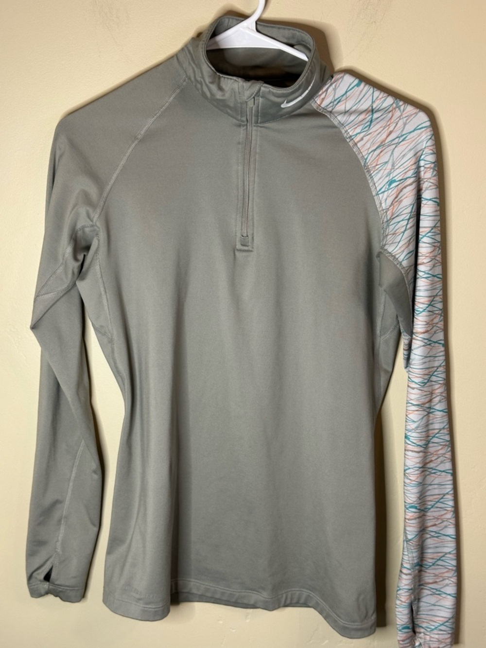 Nike Pro Combat Women's Long-Sleeve 1/4 Zip Gray with Patterned Sleeve - MED